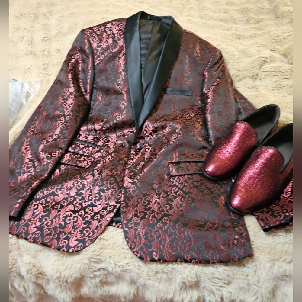 NEW MEN BURGUNDY PAISLEY SLIM FIT FORMAL BLAZER SIZE 2XL~ SHOES SOLD (NOT AVAIL)